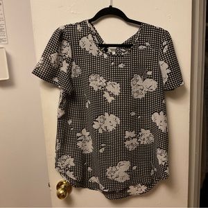 Black and White Checkerboard Floral Print Blouse | Short Sleeve | Size Large